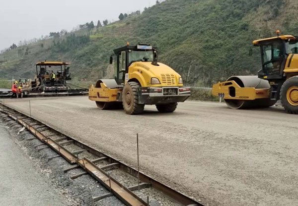 荊門壓路機出租展示